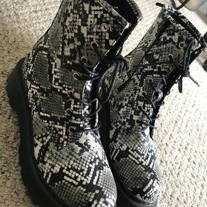 Pretty Little Thing Boots